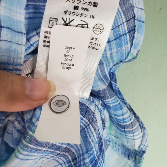 Eddie Bauer Womens Blue Plaid Sleeveless Lightweight Top Size Medium Outdoor - Picture 8 of 8